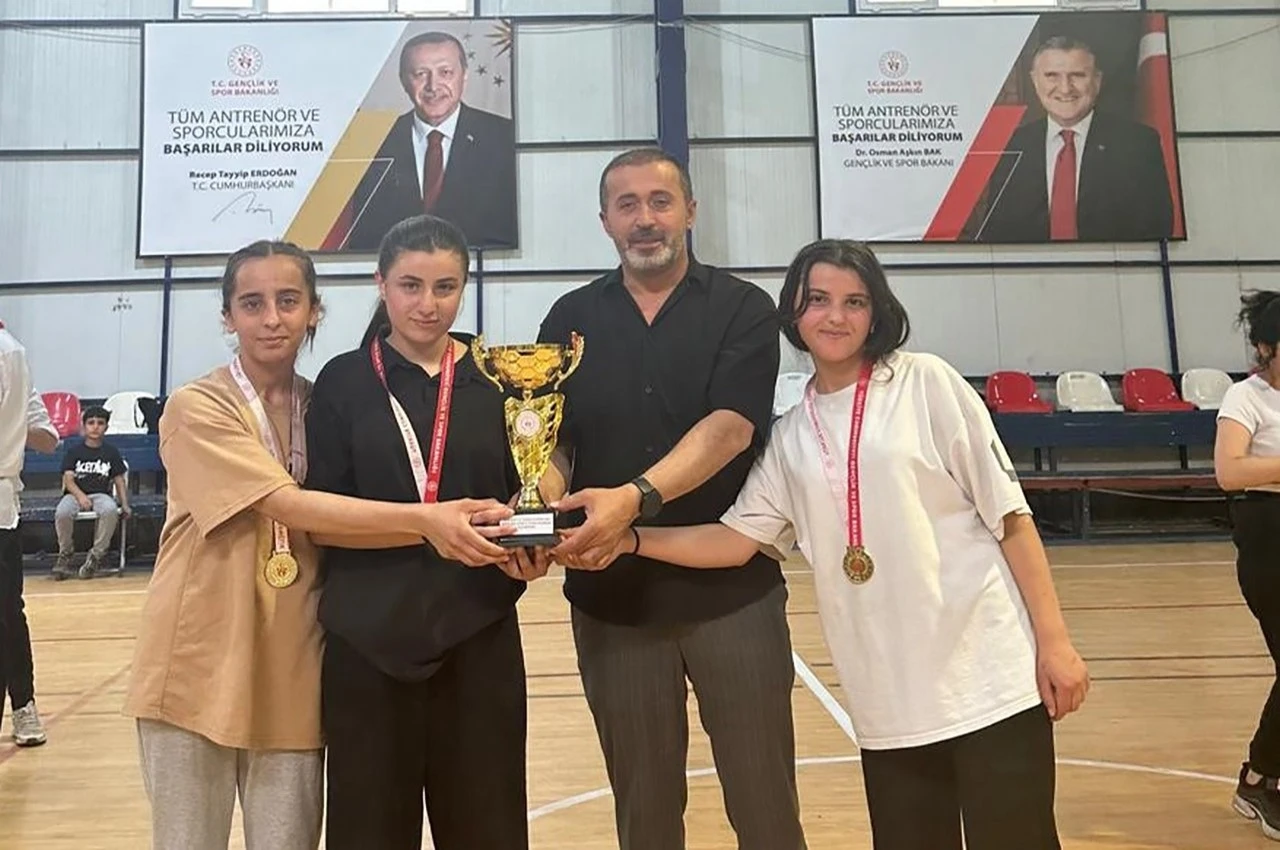 Yüksekova ve Çukurca’da basketbol rüzgarı esiyor
