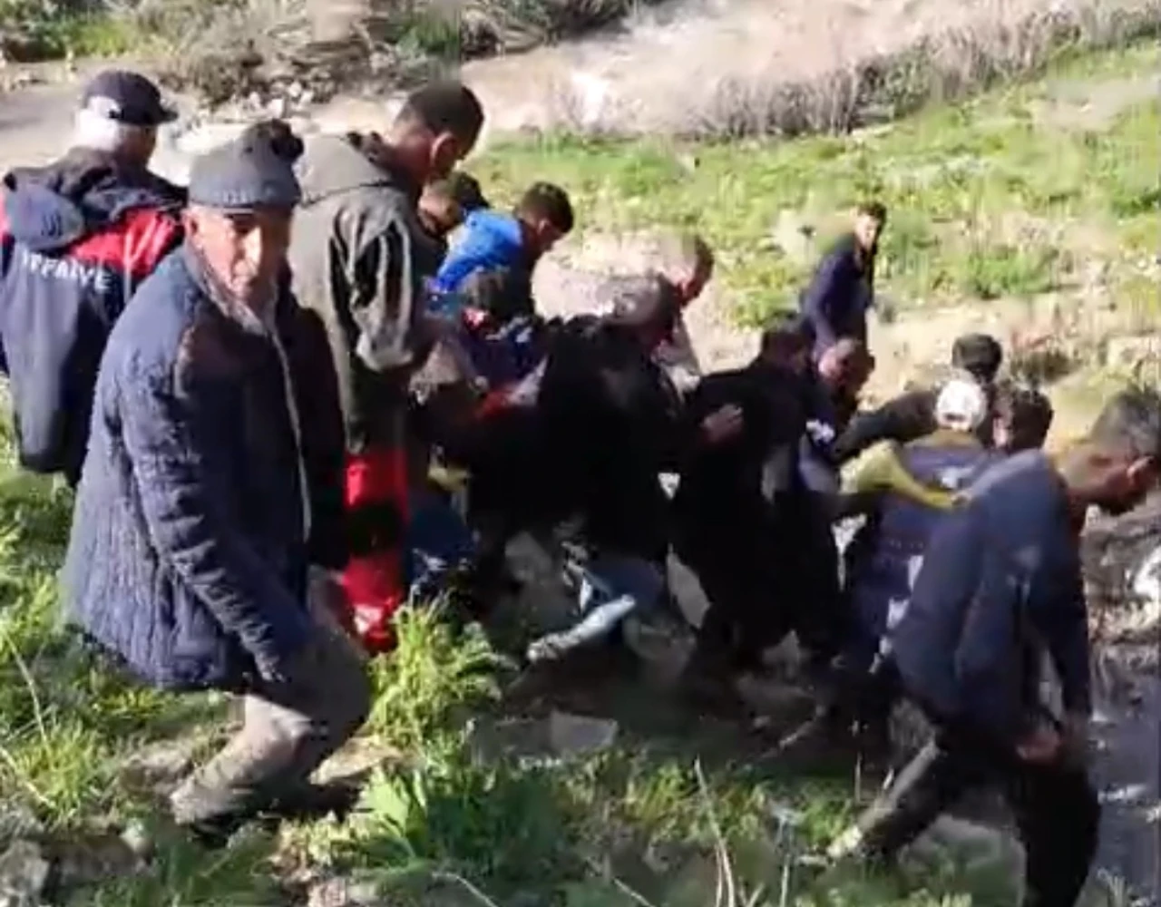 Y&uuml;ksekovada&rsquo;da pancar toplarken kayalıklardan d&uuml;şen kadın hayatını kaybetti
