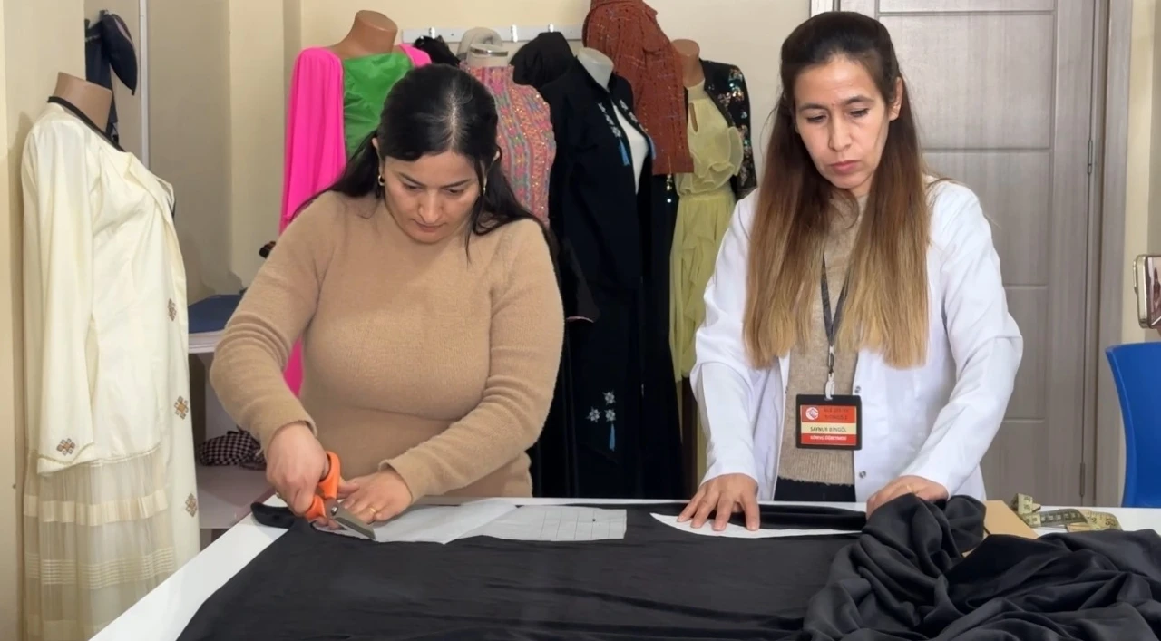 Y&uuml;ksekovalı kadınlar hem meslek &ouml;ğreniyor hem geleceğe hazırlanıyor
