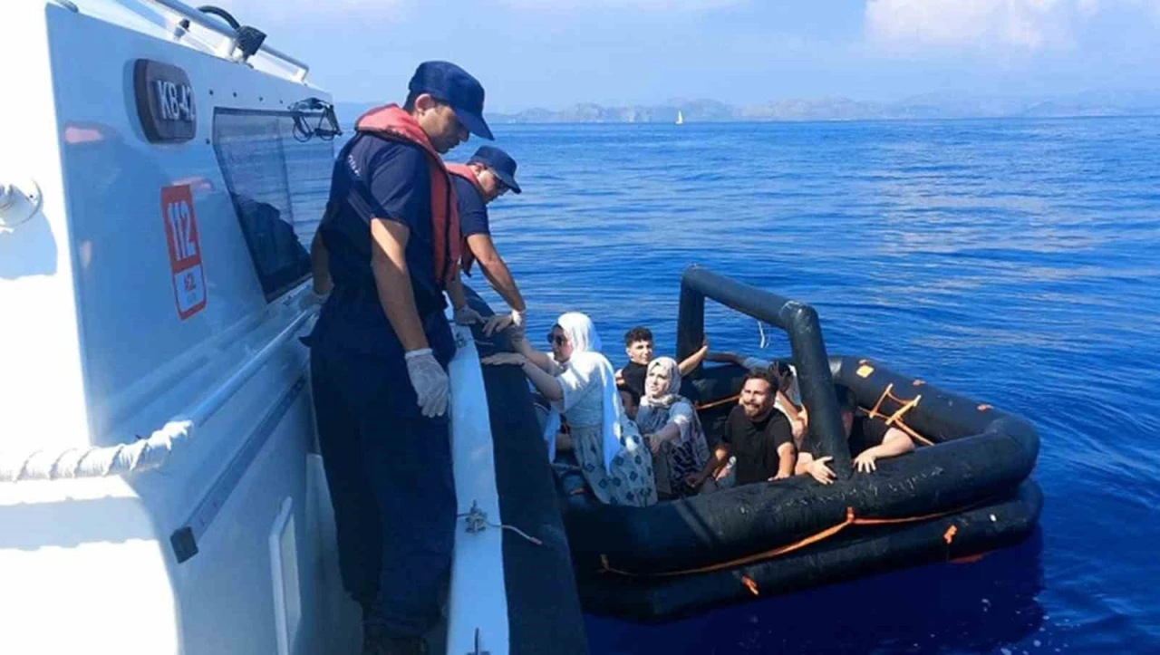 Yunan sahil g&uuml;venlik 3&rsquo;&uuml; &ccedil;ocuk 8 d&uuml;zensiz g&ouml;&ccedil;meni T&uuml;rk karasularına geri itti
