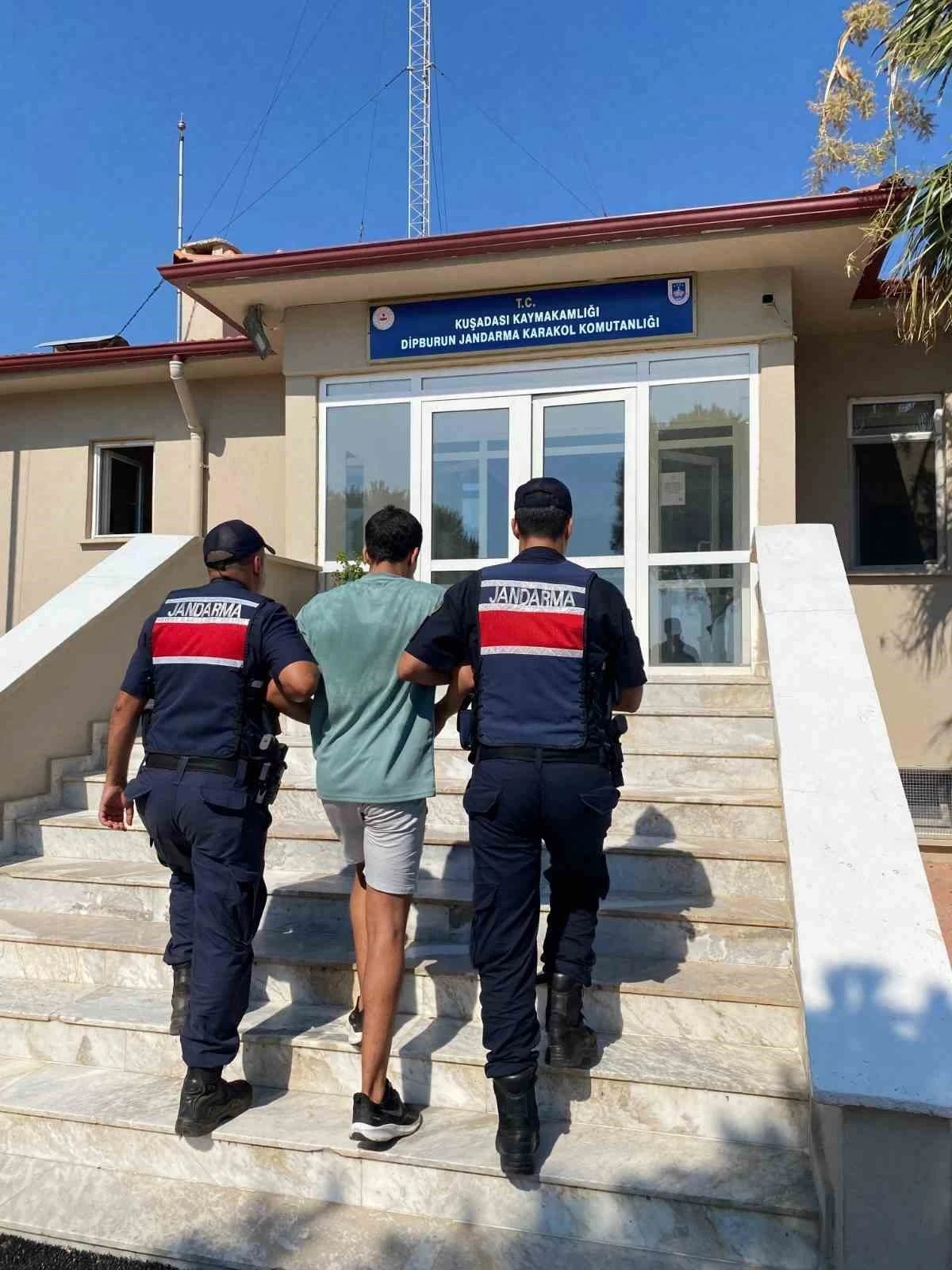 Yunanistan’a yüzerek geçmek isteyen 1 kişi yakalandı

