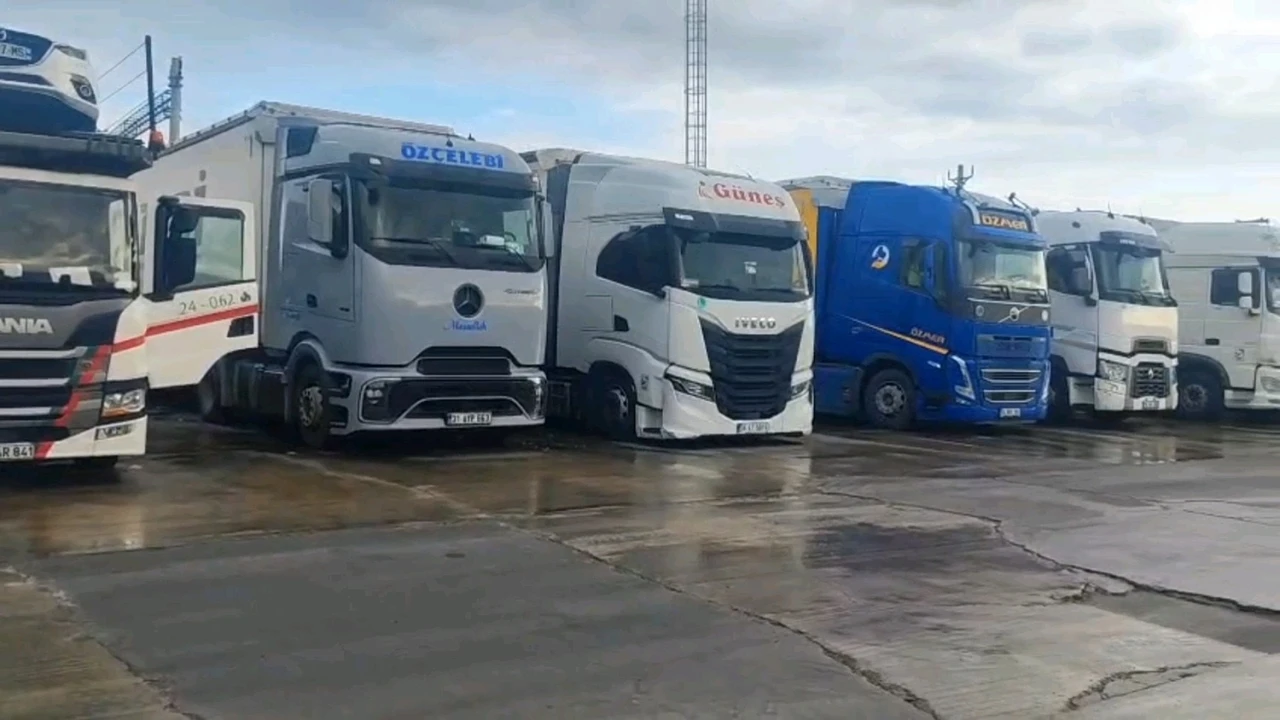 Yunanistan’daki çiftçi grevi sınır kapılarını felç etti: İpsala ve Kipi’de tır geçişleri durdu
