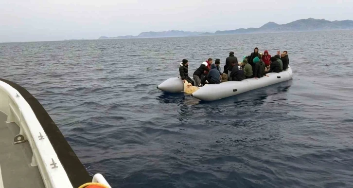 Yunanistan’ın geri ittiği düzensiz göçmenler kurtarıldı
