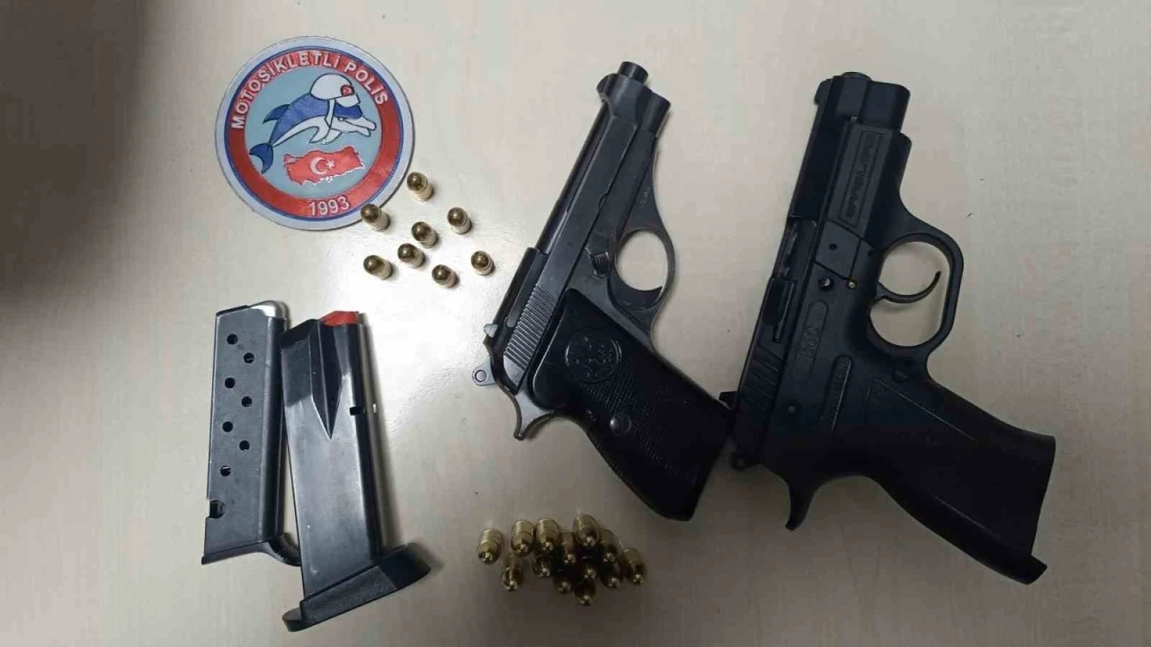 Yunus polisleri ruhsatsız silah ele ge&ccedil;irdi
