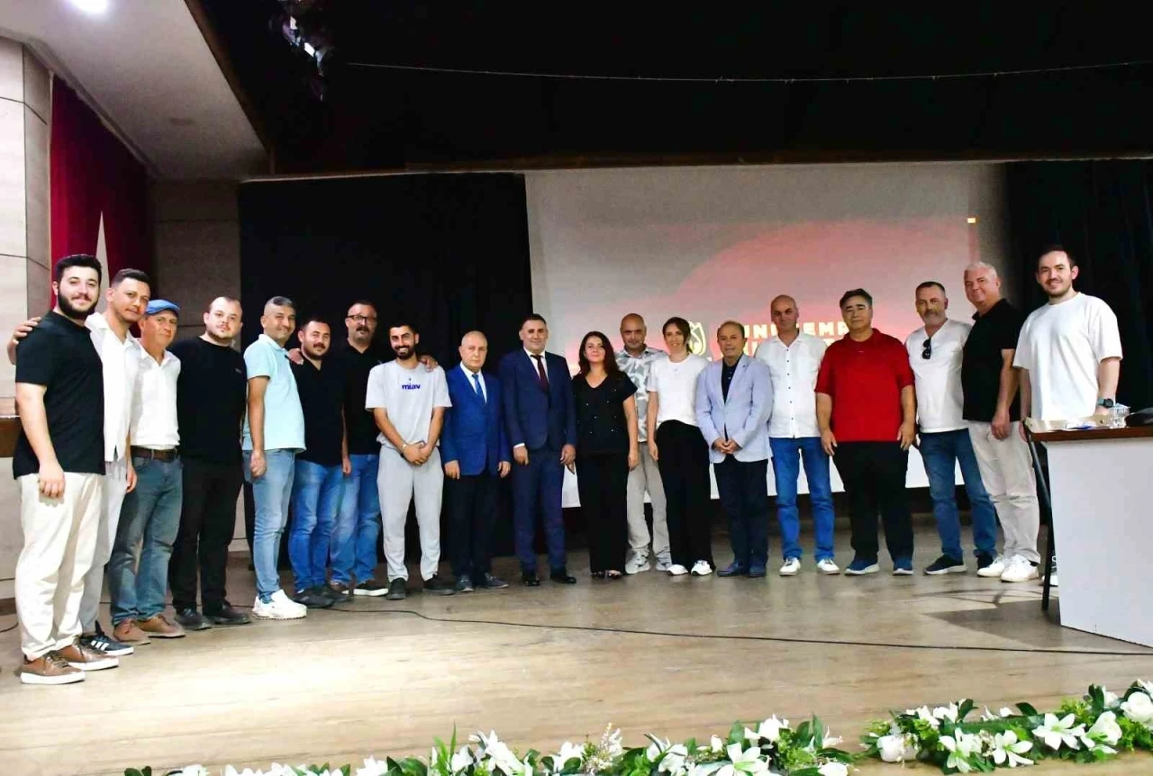 Yunusemre Belediyespor’da Bülent Kanik güven tazeledi
