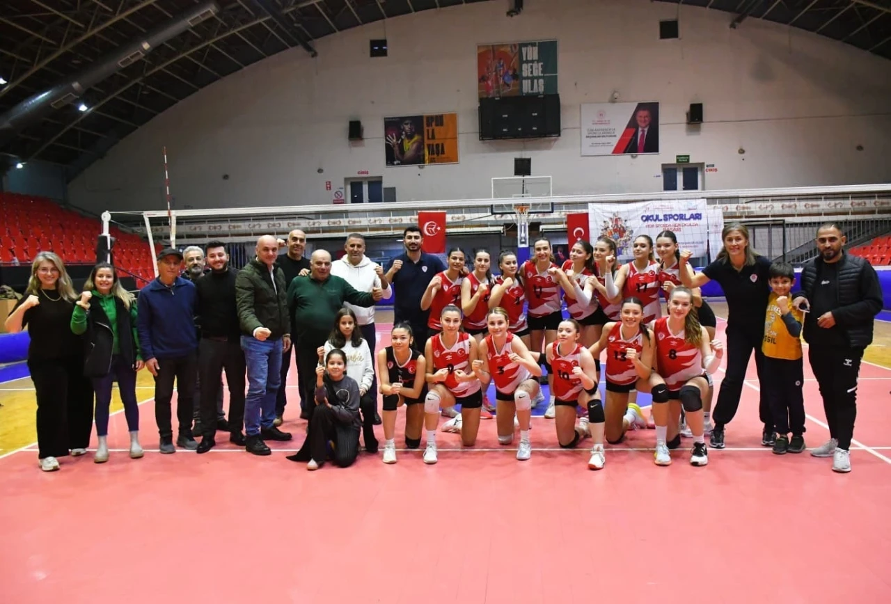 Yunusemre Belediyespor&rsquo;un sultanları ligde kaldı
