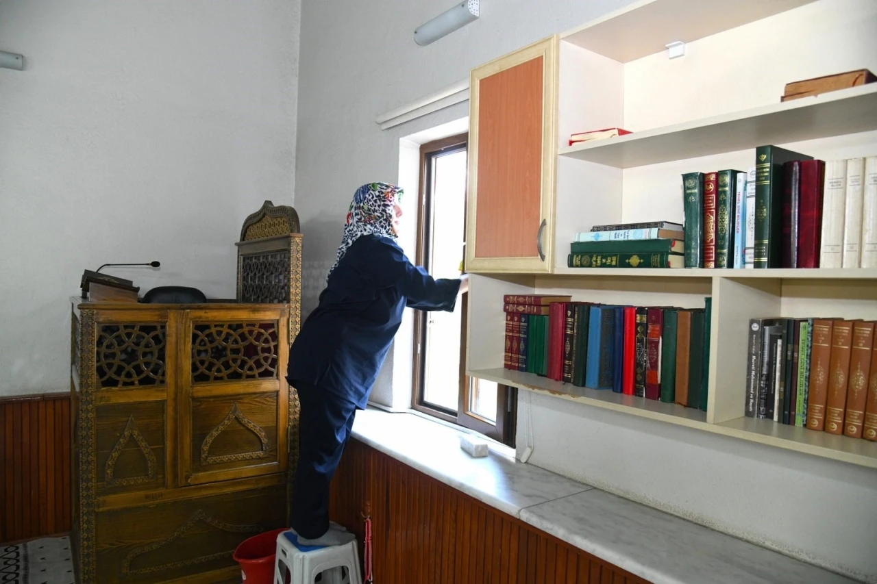 Yunusemre’de ibadethaneler Kurban Bayramı için hazırlanıyor
