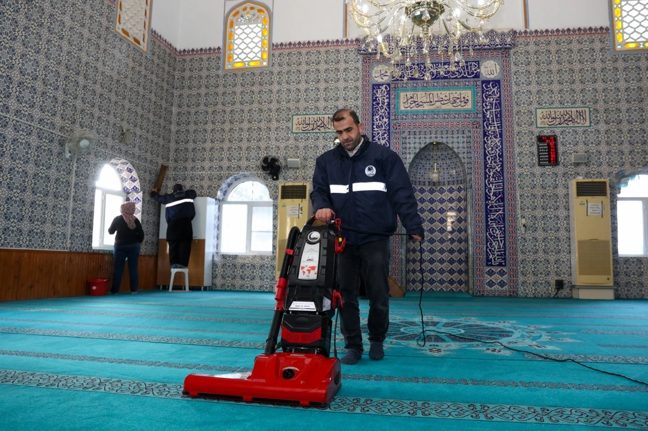 Yunusemre’de ibadethaneler Ramazan’a hazır