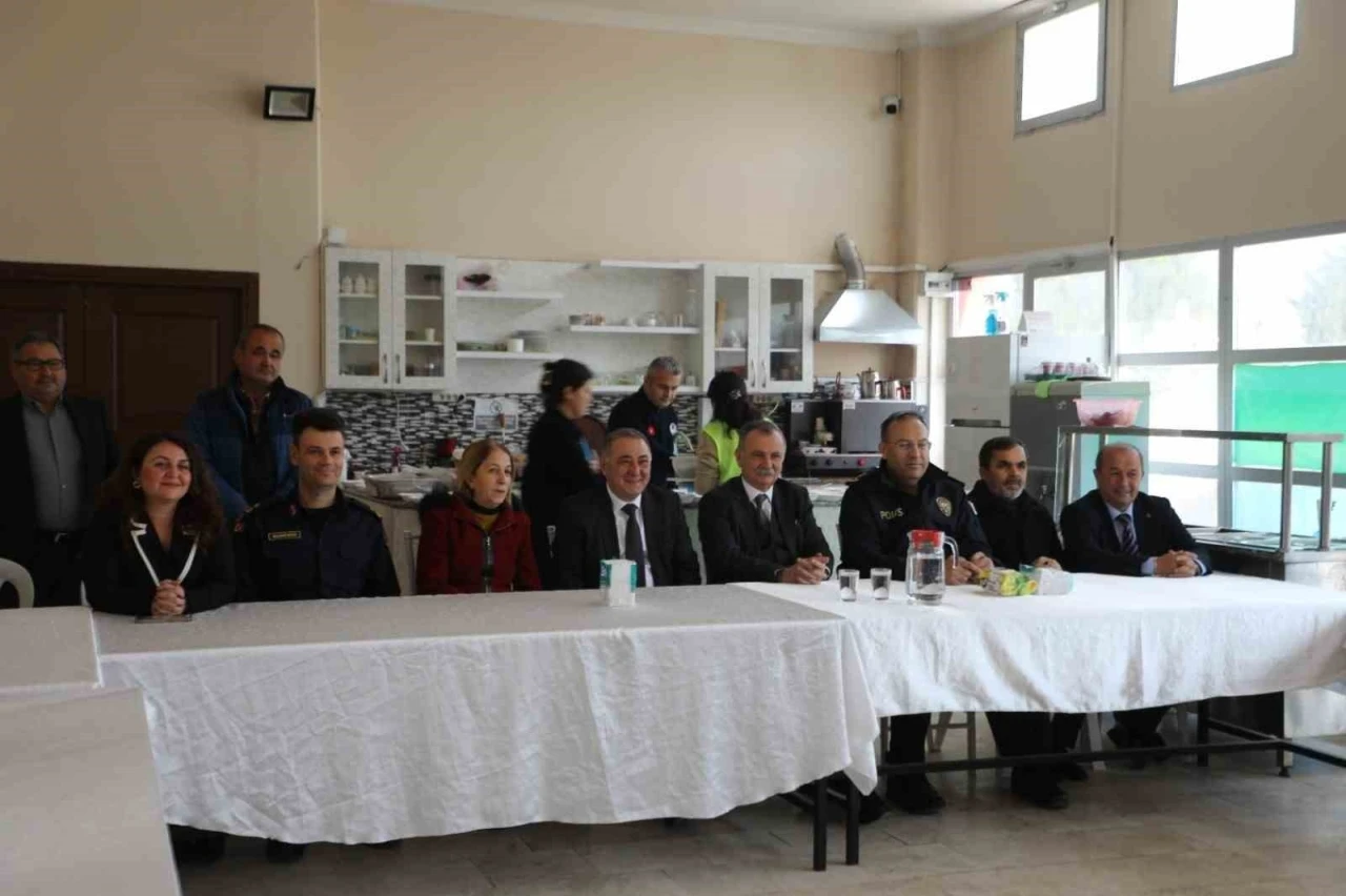 Yunusemre&rsquo;de Mira&ccedil; Kandili&rsquo;nde lokma hayrı
