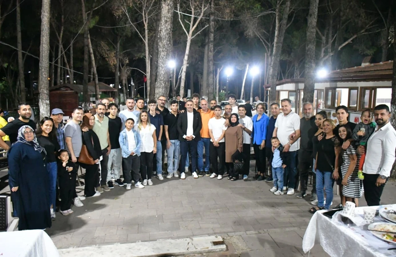 Yunusemre’de şampiyonluk coşkusu birlik ve beraberlikle taçlandı
