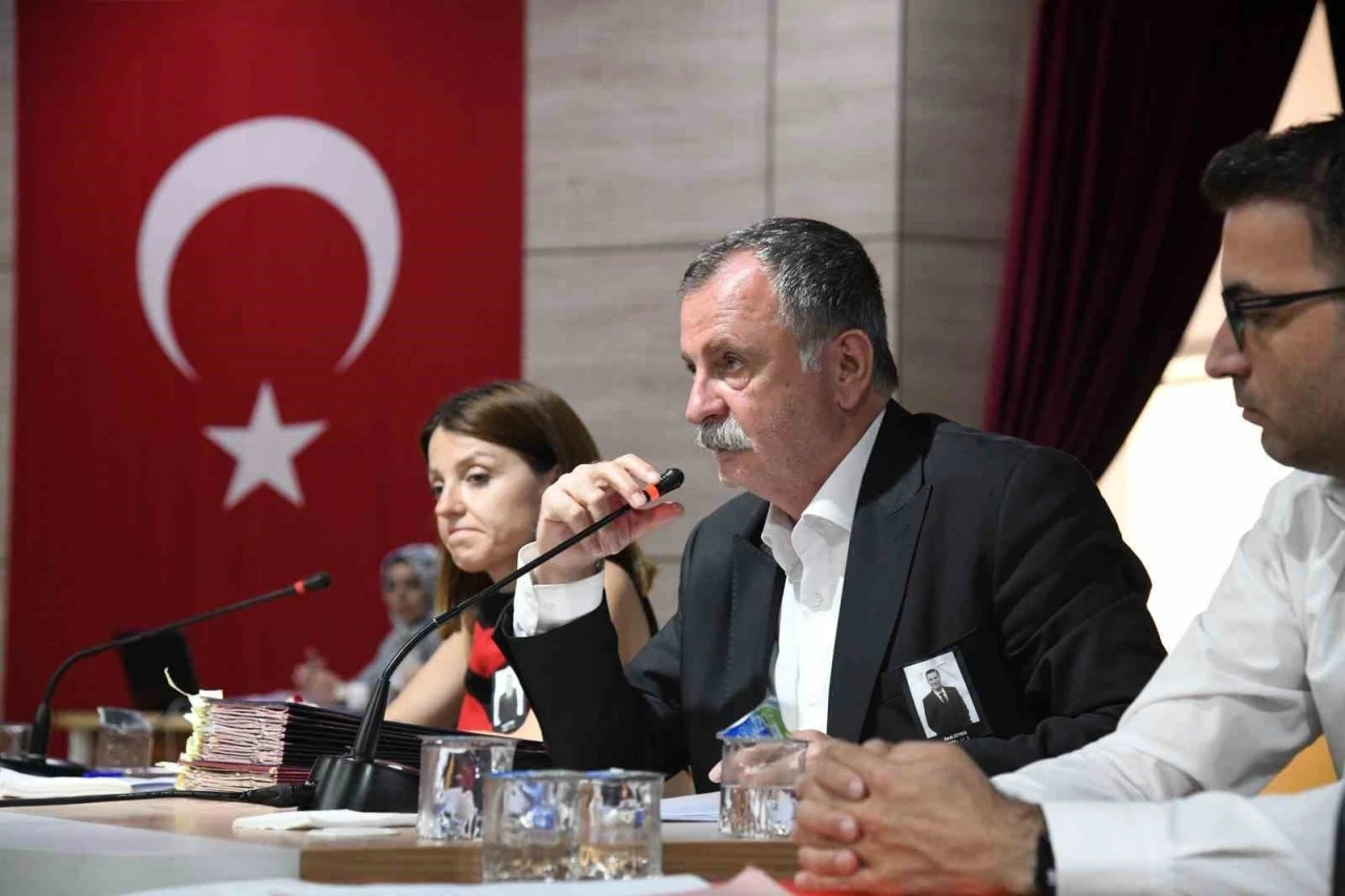 Yunusemre Millet Çarşısına Ferdi Zeyrek ismi verildi
