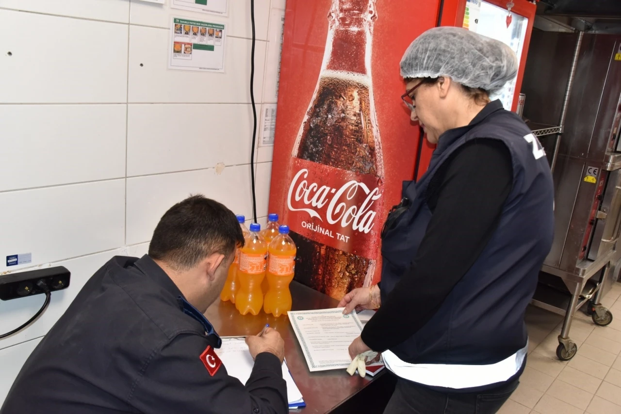 Yunusemre zabıtasından gıda denetimi
