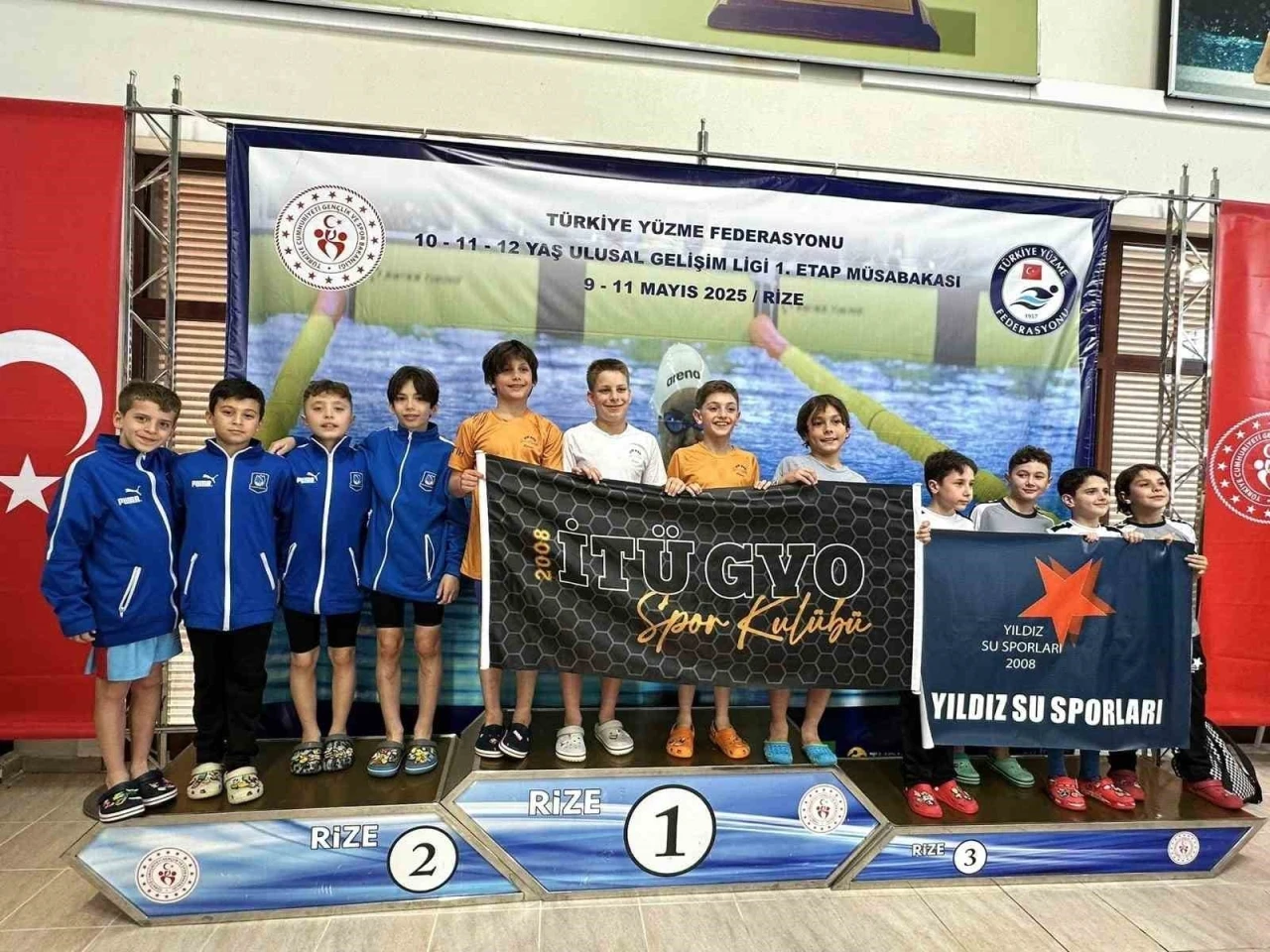 Yunusemreli yüzücülerden Manisa’ya 9 madalya
