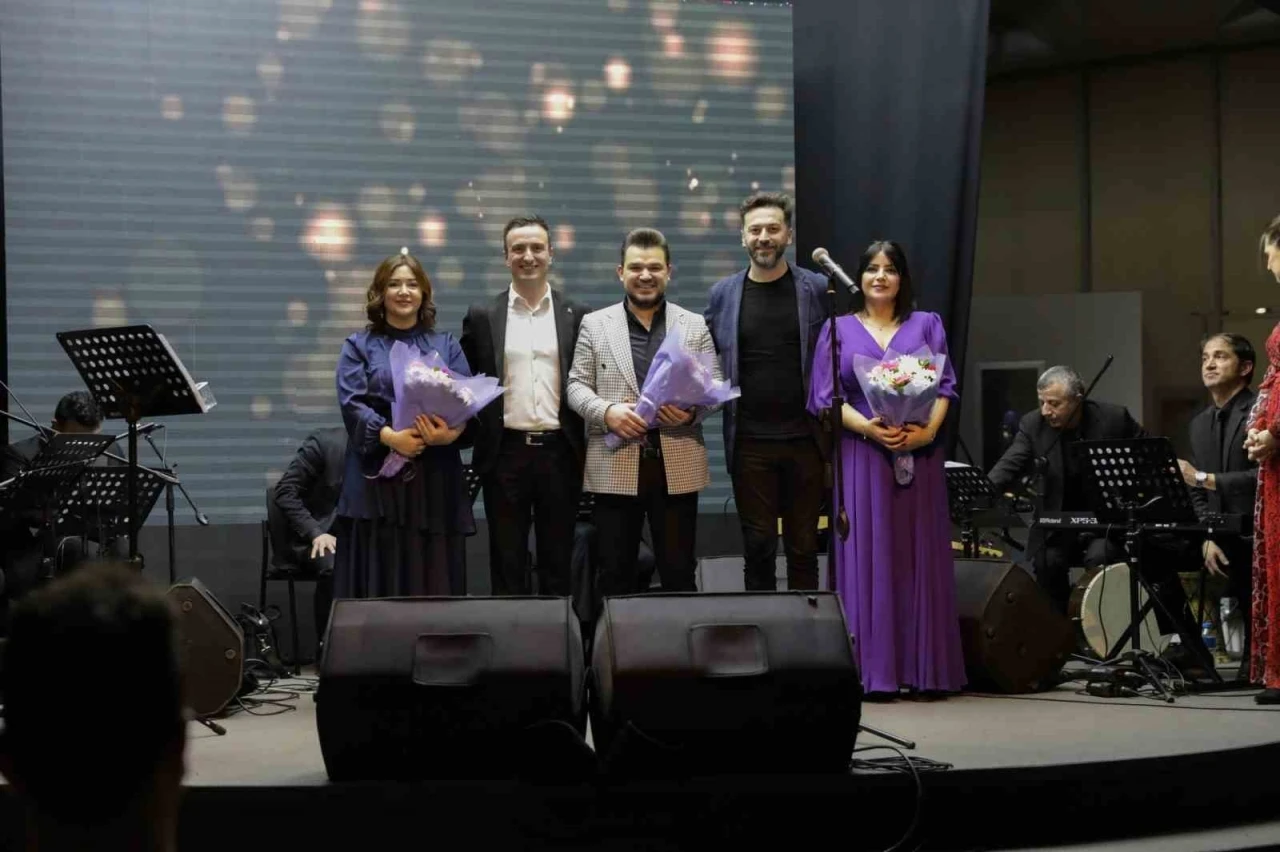 &lsquo;Y&uuml;reğimizdeki Ezgiler&rsquo; g&ouml;n&uuml;llere dokundu
