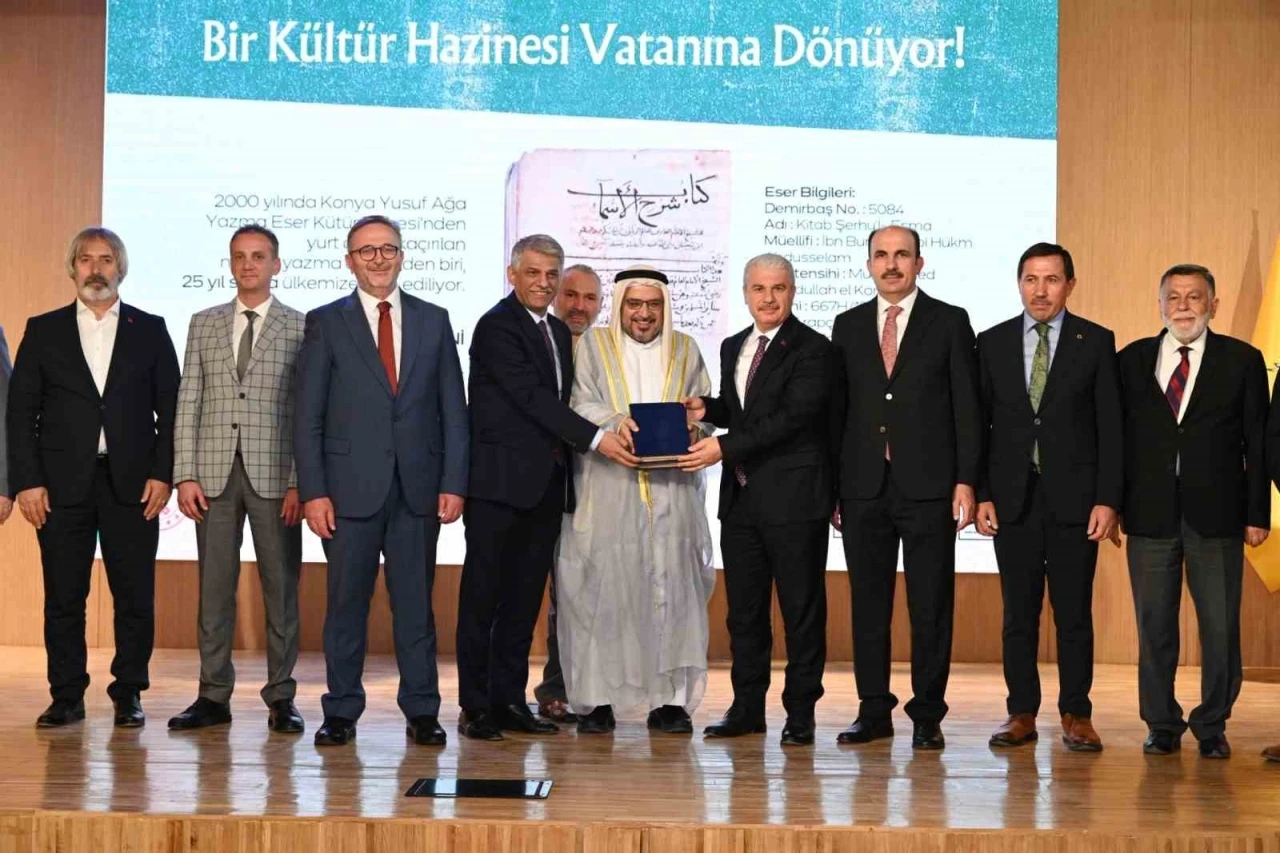Yurt dışına kaçırılan nadide yazma eserlerden &quot;Kitab Şerhu’l-Esma&quot; yeniden Konya’ya kazandırıldı
