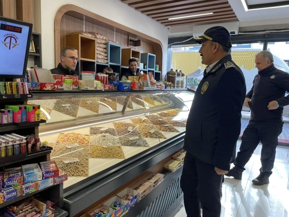 Zabıta ekiplerinden yılbaşı &ouml;ncesi denetim
