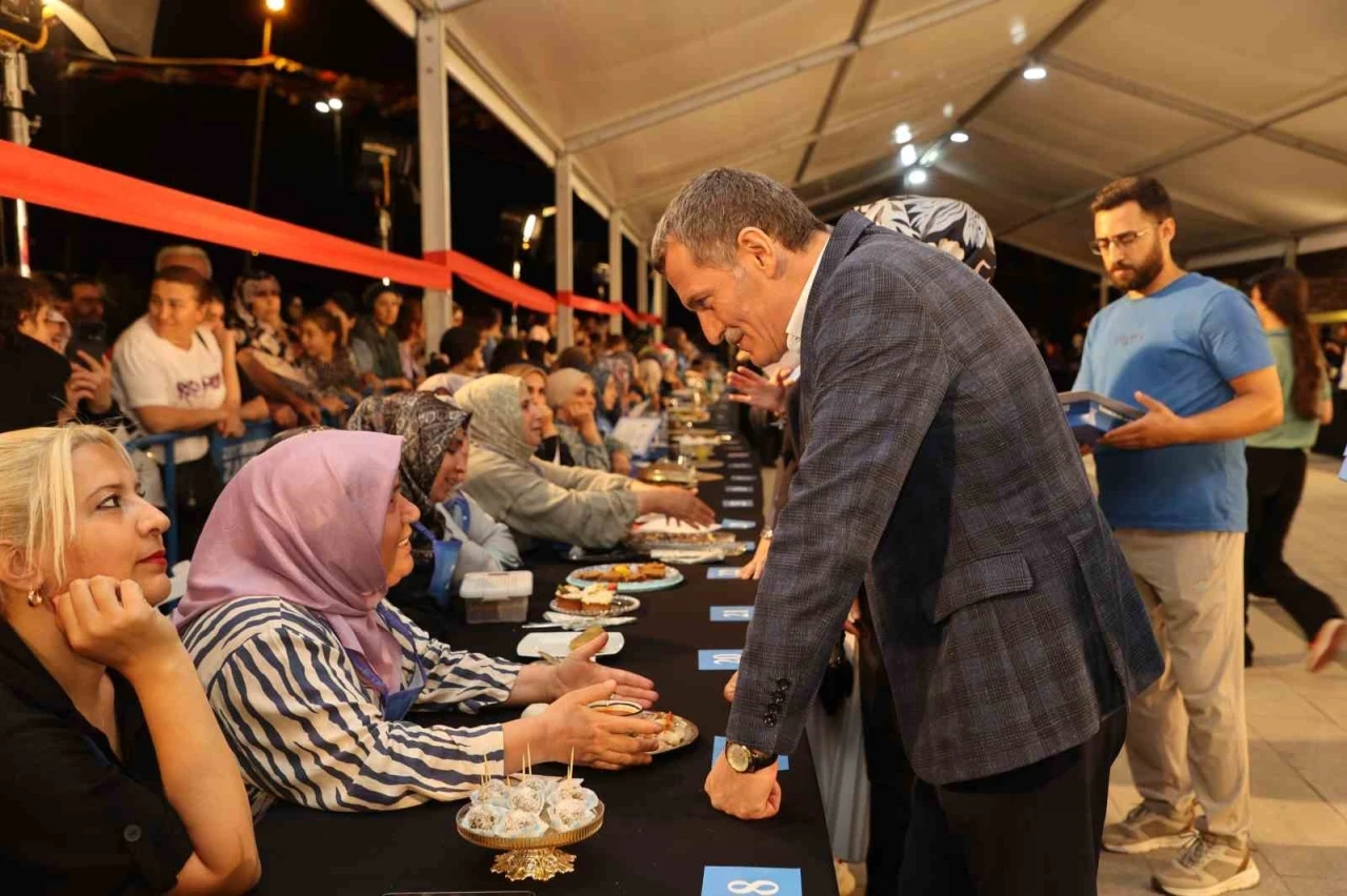 Zeytinburnu Belediyesi’nin düzenlediği 26’ncı Merkezefendi Geleneksel Tıp Festivali renkli görüntülere sahne oldu
