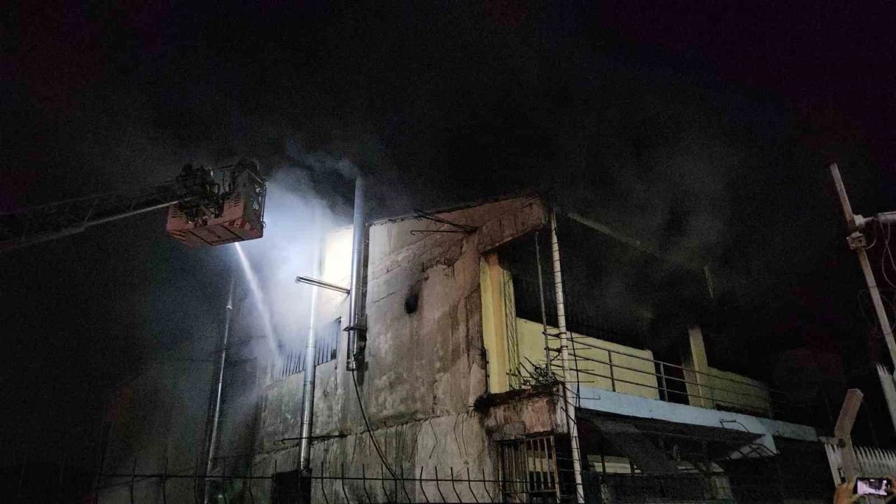 Zeytinburnu’nda atölye alevlere teslim oldu
