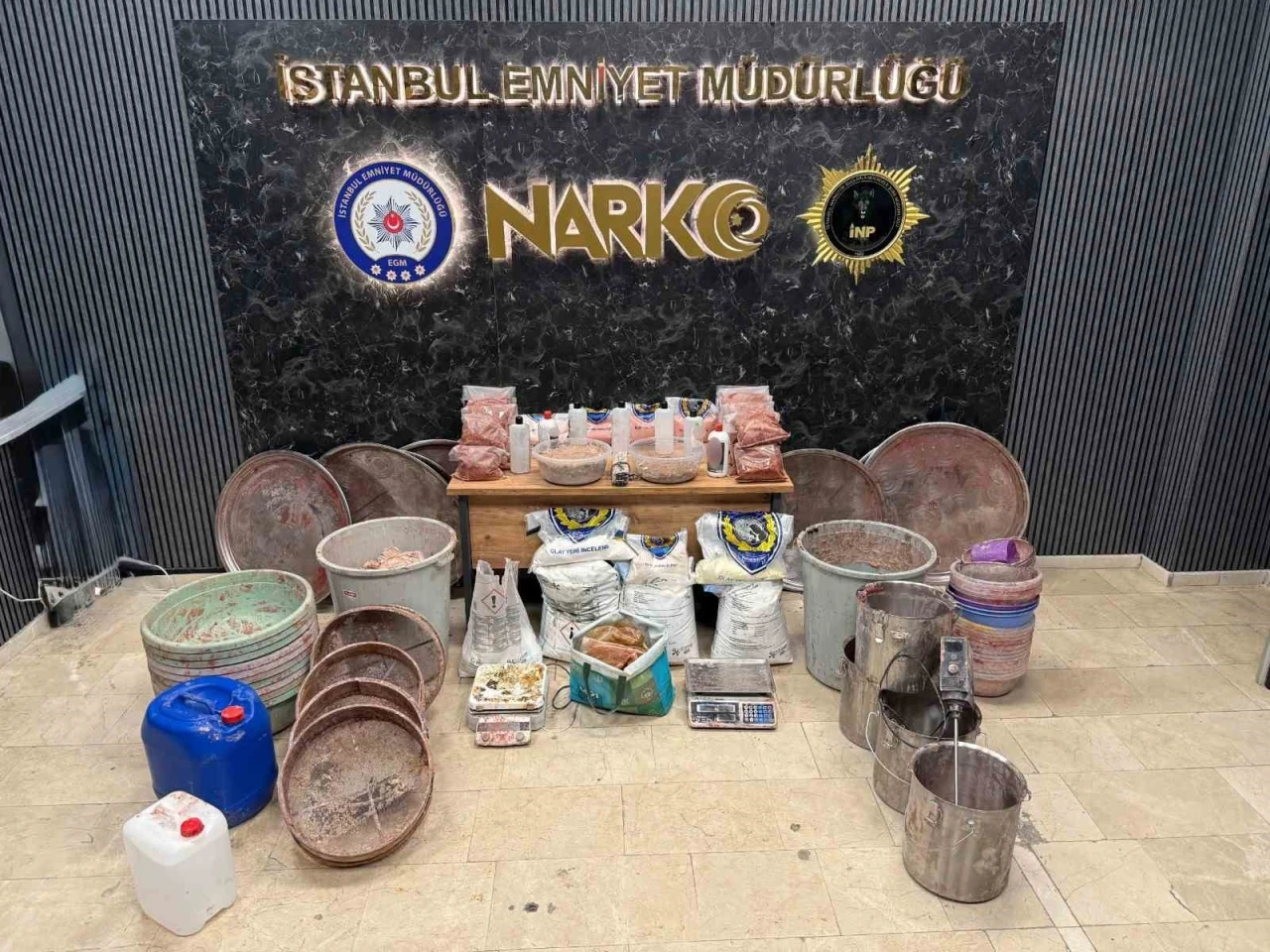 Zeytinburnu&rsquo;nda b&uuml;y&uuml;k uyuşturucu operasyonu
