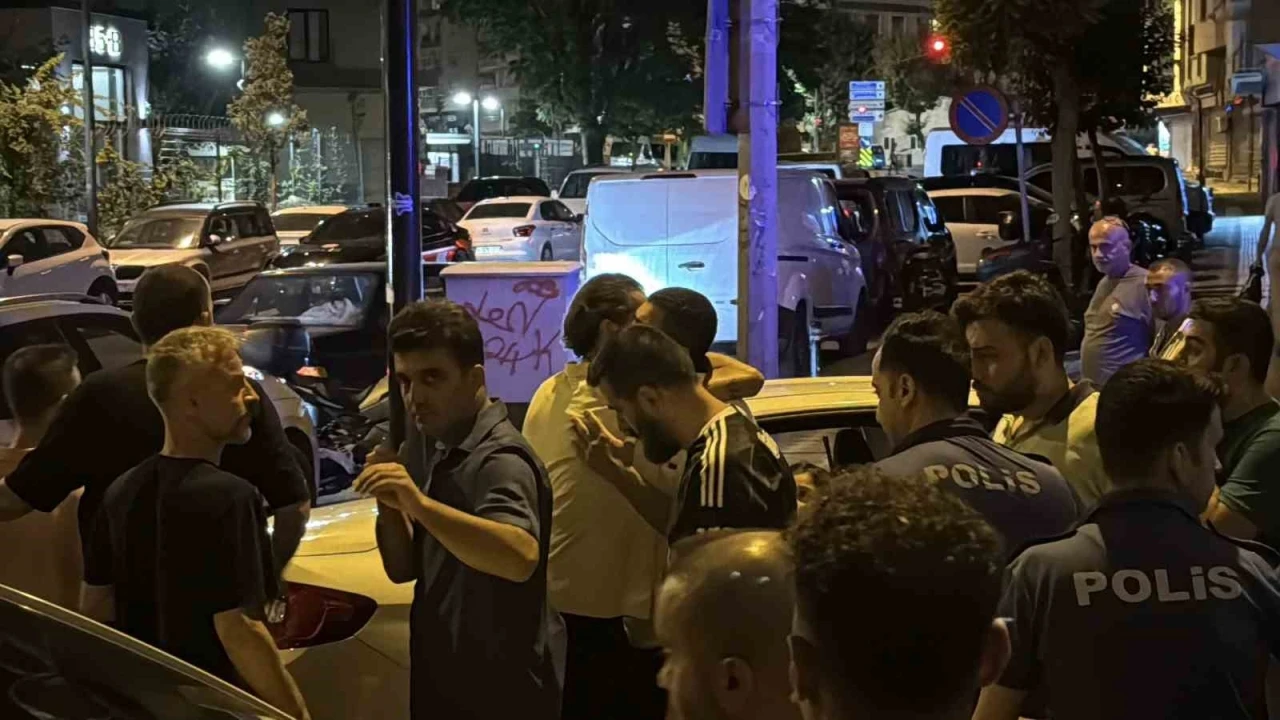 Zeytinburnu’nda intihar teşebbüsünde bulunan şahıs 5 saatin sonunda ikna edildi
