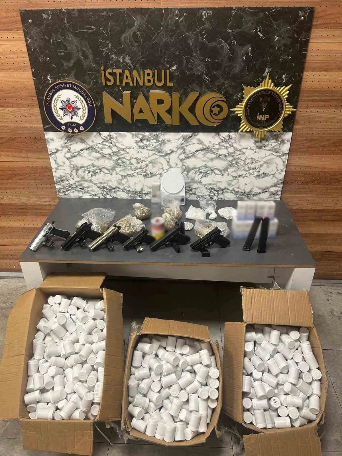 Zeytinburnu’nda uyuşturucu operasyonunda 60 bin sentetik ecz