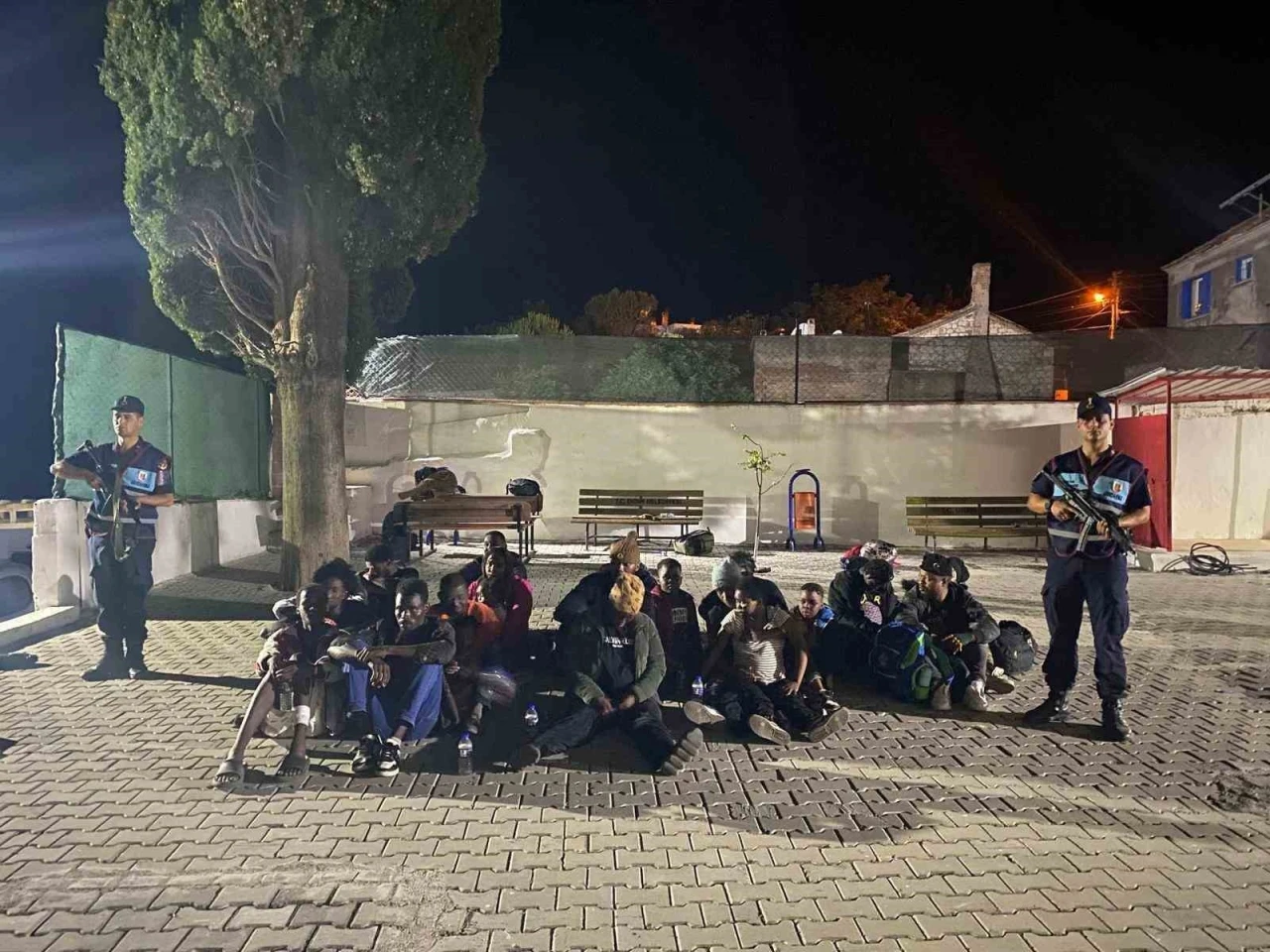 Zeytinlikteki 32 düzensiz göçmen yakalandı

