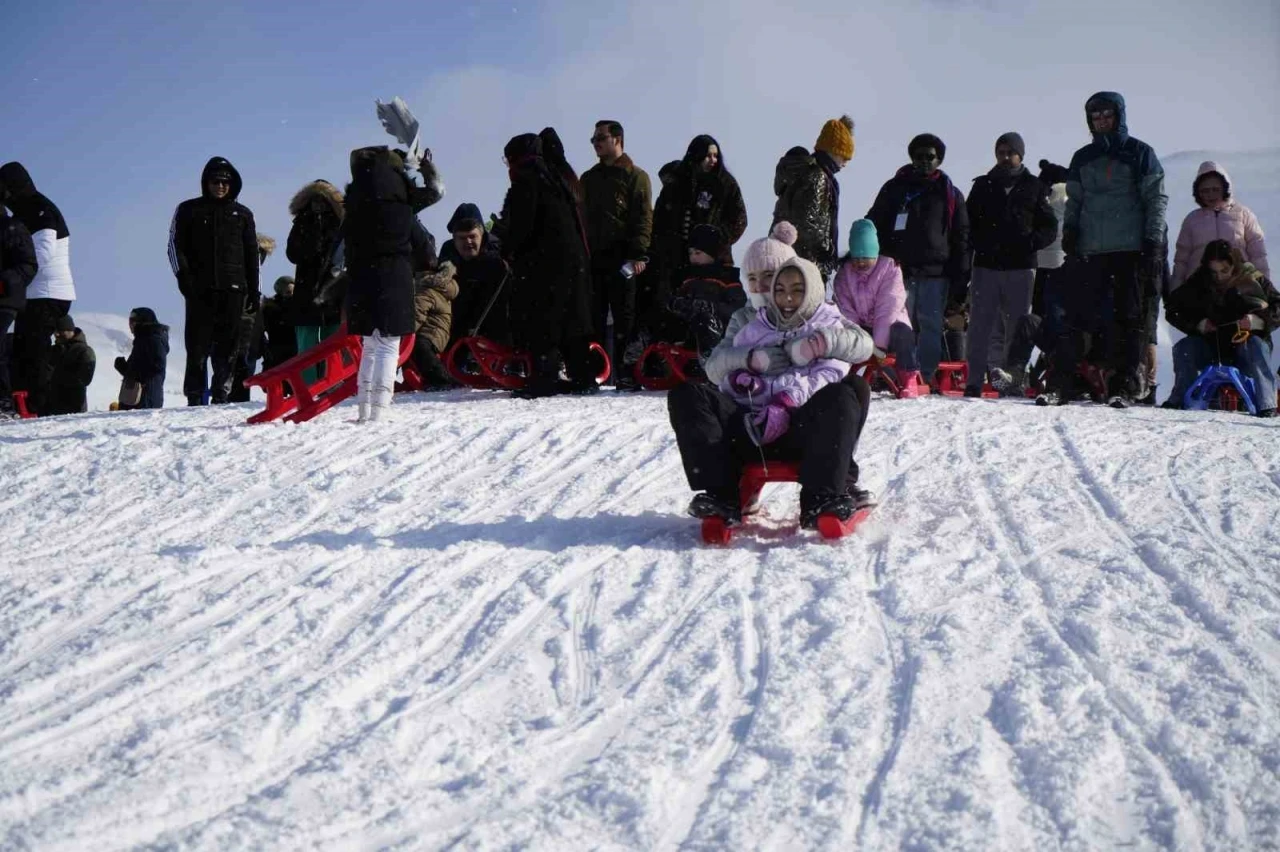 Zigana Kayak Merkezi&rsquo;nde s&ouml;mestr tatiliyle birlikte yoğunluk yaşandı
