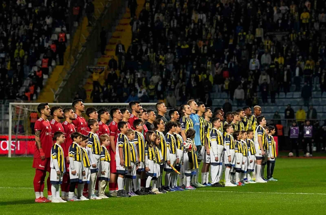 Ziraat T&uuml;rkiye Kupası: Beyoğlu Yeni &Ccedil;arşı: 0 - Fenerbah&ccedil;e: 0 (Ma&ccedil; devam ediyor)
