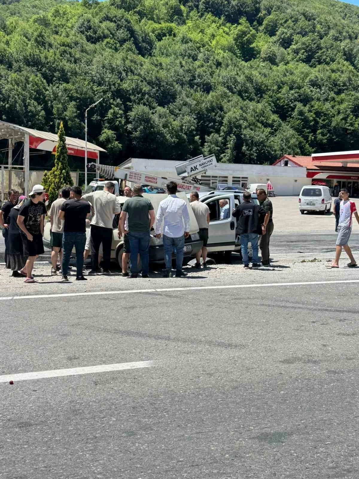Zonguldak-Ankara yolunda kaza: 2 yaralı
