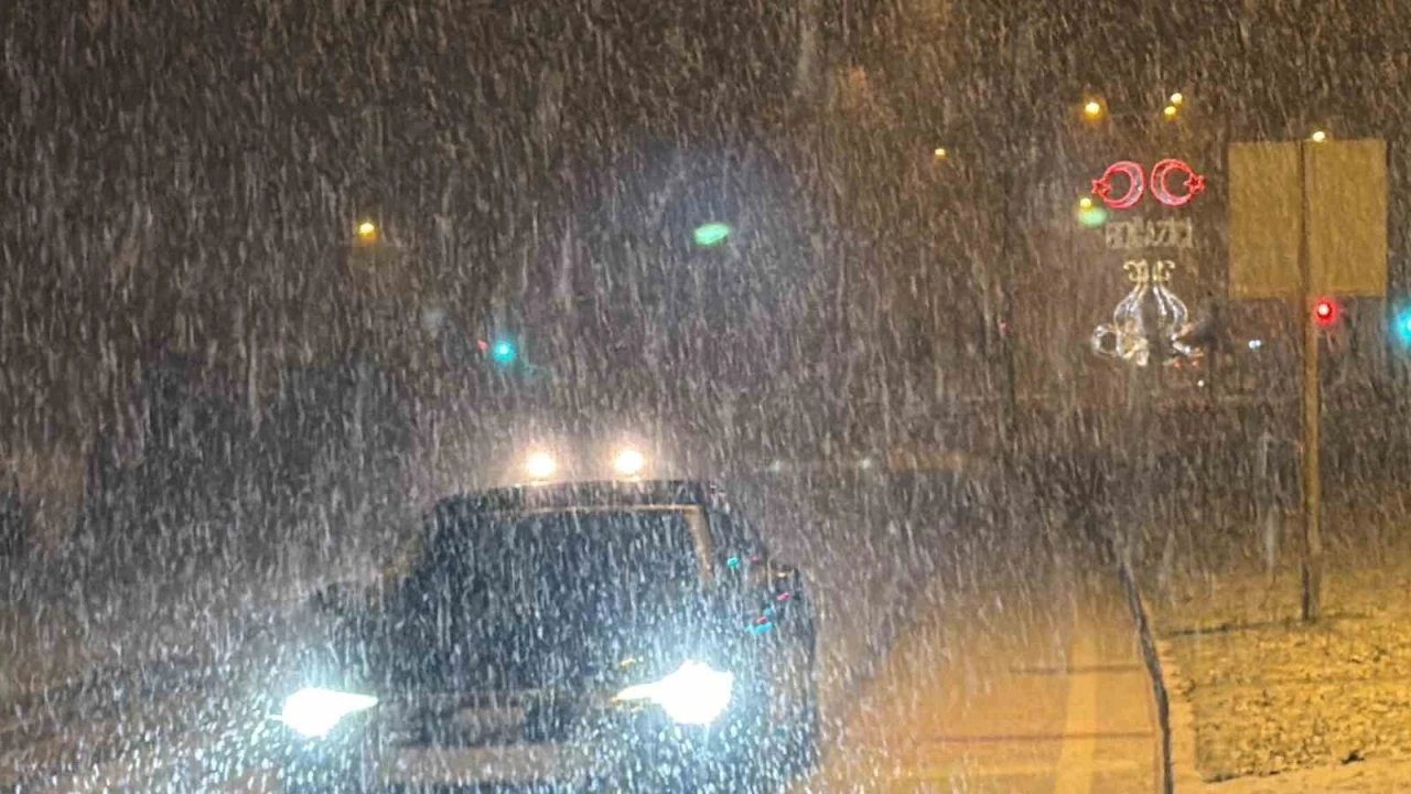 Zonguldak-D&uuml;zce yolunda yoğun kar yağışı
