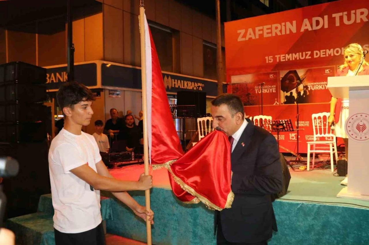 Zonguldak’ta 15 Temmuz’un yıldönümünde demokrasi nöbeti tutuldu
