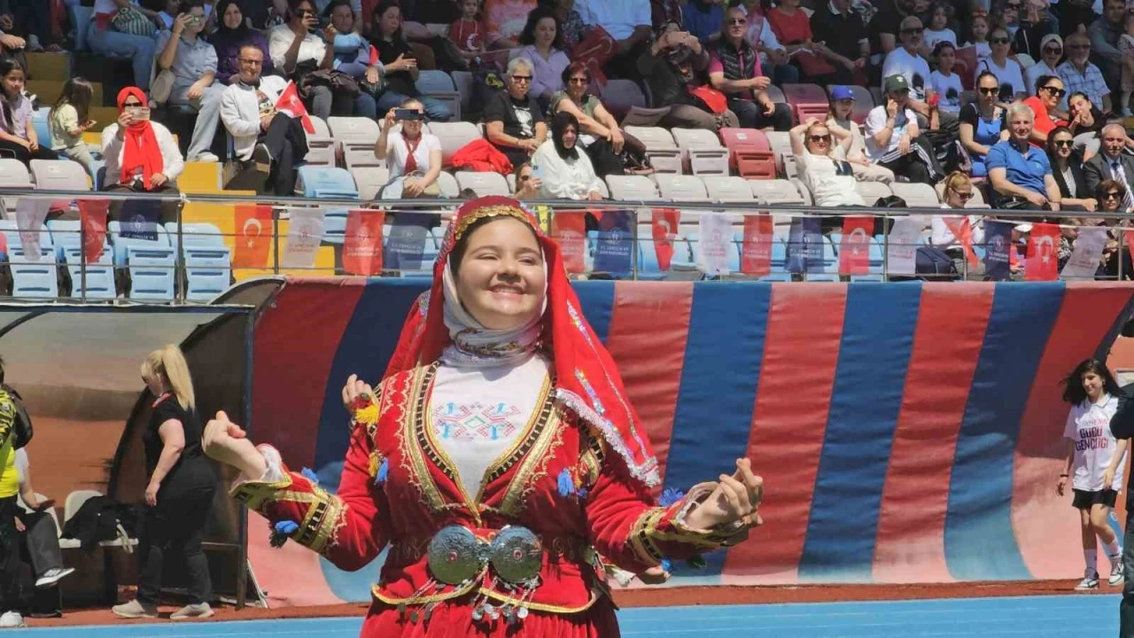 Zonguldak&rsquo;ta 19 Mayıs&rsquo;ı 107 metrelik dev bayrakla kutladılar
