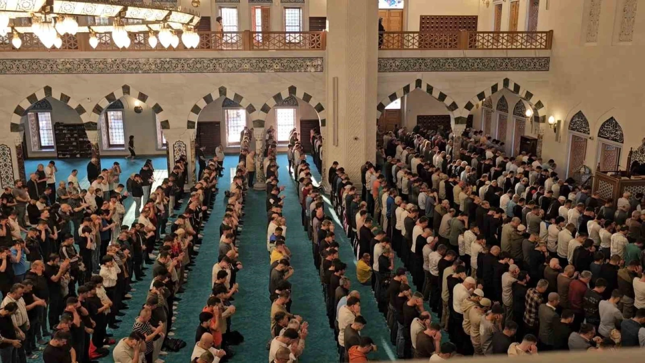 Zonguldak’ta bayram namazı kılındı
