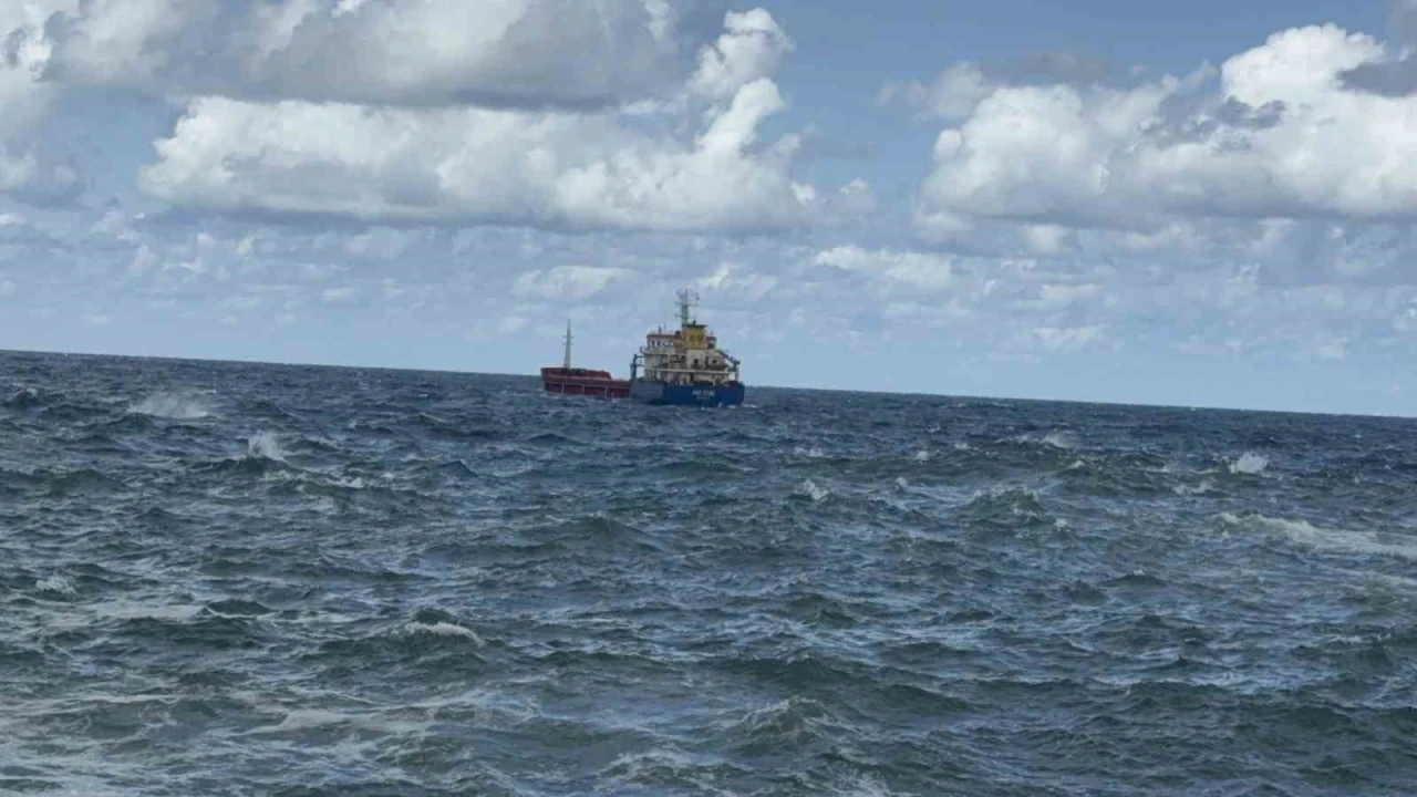 Zonguldak&rsquo;ta dalga boyu 3 metreye ulaştı
