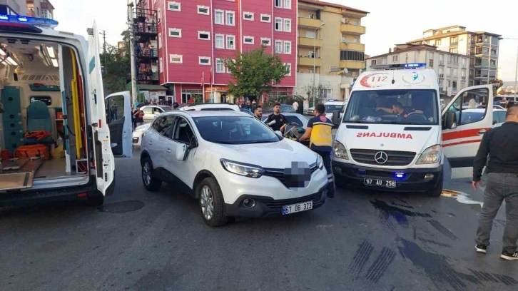 Zonguldak&rsquo;ta iki otomobil &ccedil;arpıştı: 4 yaralı
