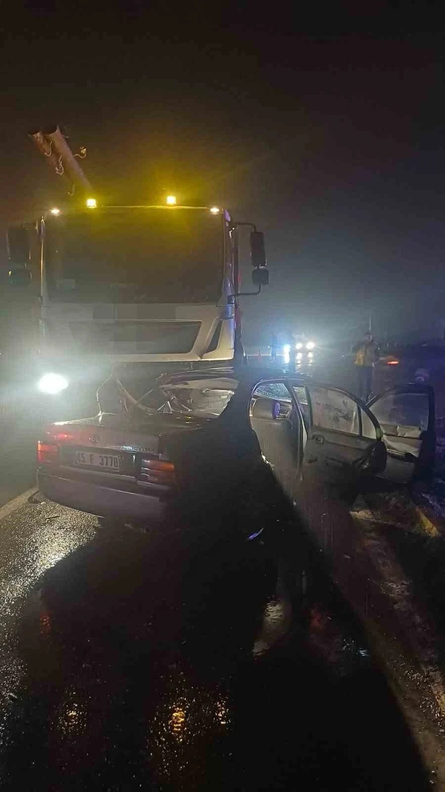 Zonguldak&rsquo;ta kamyon ile otomobil &ccedil;arpıştı: 3 yaralı
