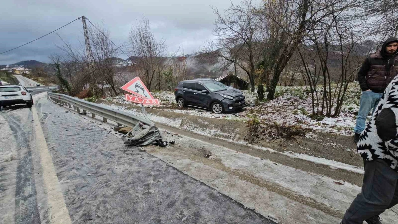 Zonguldak&rsquo;ta kar yağışı kazayı beraberinde getirdi: 2 kişi yaralandı
