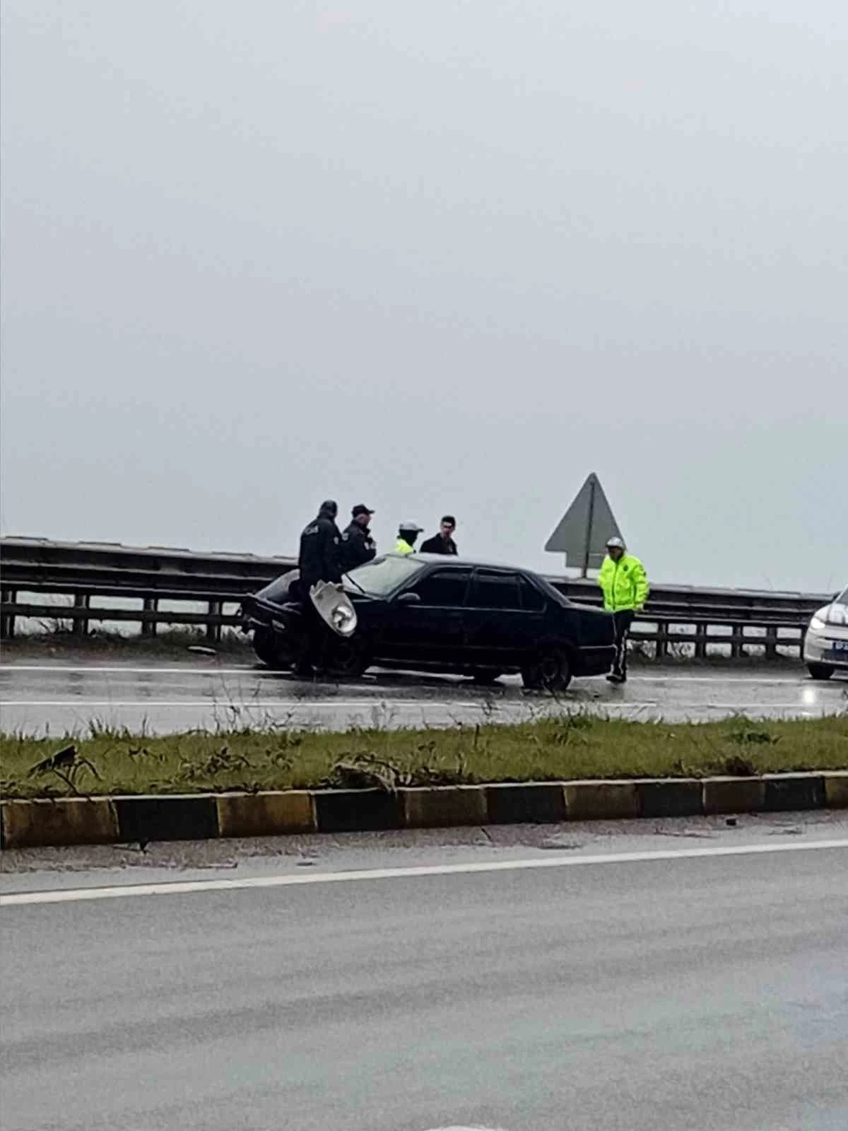 Zonguldak&rsquo;ta otomobil bariyere &ccedil;arptı; 1 yaralı

