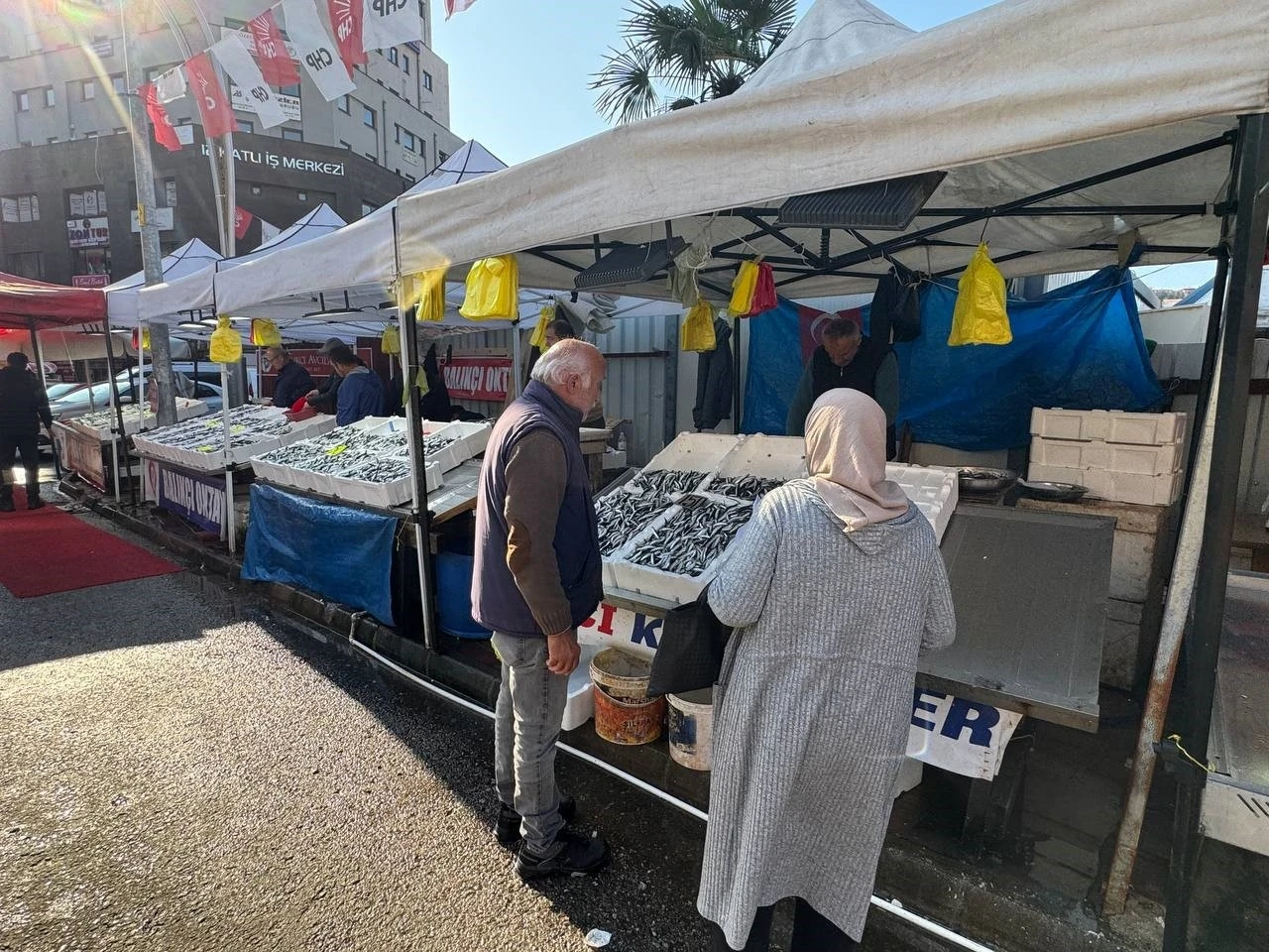 Zonguldak’ta tezgahtaki hamsi yerini diğer çeşit balıklara bırakıyor
