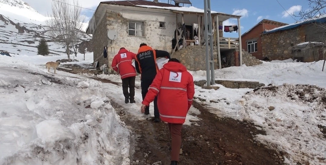 Zorlu kış şartlarında ihtiya&ccedil; sahiplerine destek
