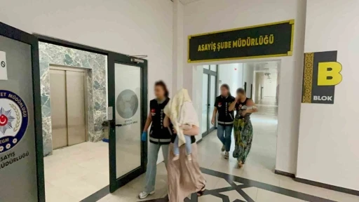1,6 milyon liralık hırsızlığın ş&uuml;phelisi kadınlar adliyeye bebekleriyle sevk edildi
