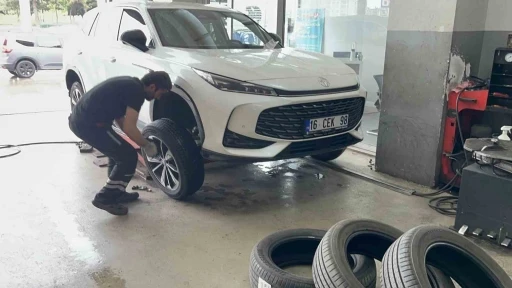 1 Mayıs&rsquo;ta iş&ccedil;iler meydanda, lastik&ccedil;iler tezgahta
