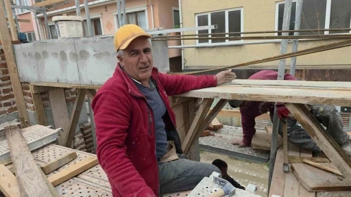 1 Mayıs&rsquo;ta meydanlar doldu, yevmiyeli iş&ccedil;iler ise &ccedil;alıştı
