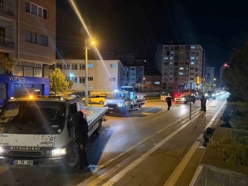 1 Mayıs tedbirlerine uymayan s&uuml;r&uuml;c&uuml;lere ait 33 ara&ccedil; gece &ccedil;ekildi

