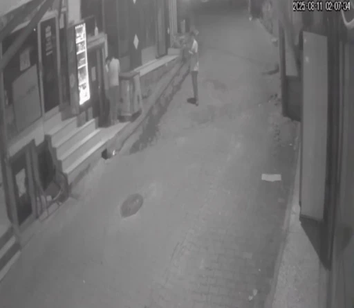 10 liralık dondurma için 100 bin liralık dolabı kırdılar
