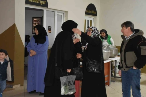 10 yıllık akraba iftarı geleneği 500 kişilik katılımla ger&ccedil;ekleşti
