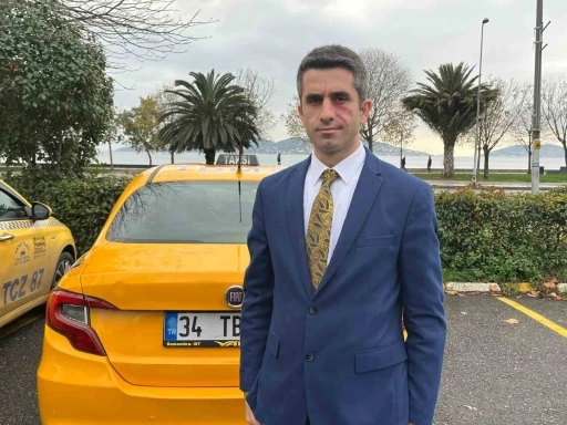 10 yıllık beyaz yaka işini bıraktı, &rsquo;kravatlı taksici&rsquo; oldu
