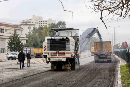 100. Yıl Bulvarı&rsquo;nda asfalt &ccedil;alışmasının ikinci etabı da tamamlandı
