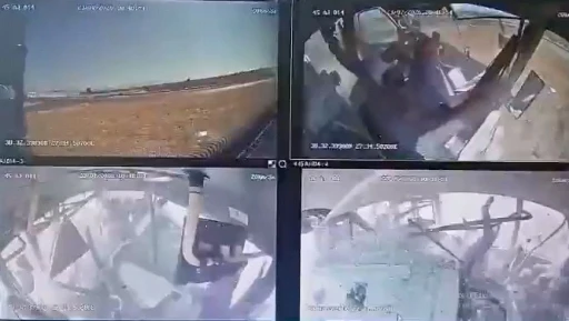 11 kişinin yaralandığı &ouml;zel halk otob&uuml;s&uuml; kazasının g&ouml;r&uuml;nt&uuml;leri ortaya &ccedil;ıktı
