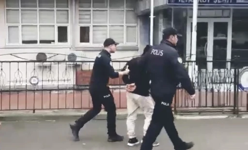 11 yıl 6 ay hapis cezası bulunan uyuşturucu h&uuml;k&uuml;ml&uuml;s&uuml; yakalandı
